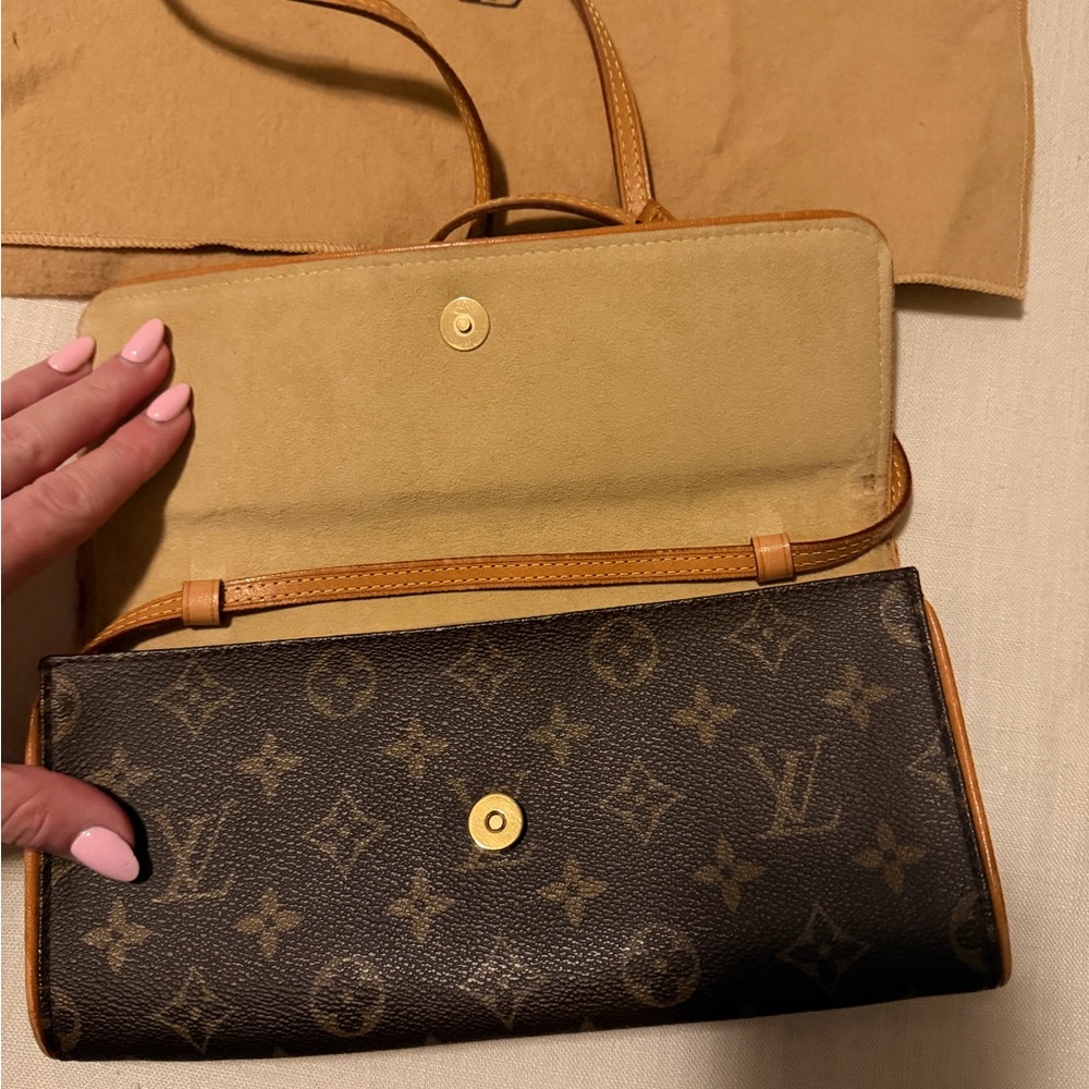 Louis Vuitton Brown Monogram Crossbody Wallet - Picture 10 of 16